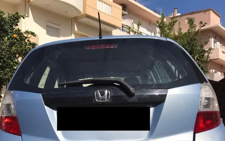 Καινούριο πίσω κρύσταλλο τοποθετημένο μετά την αντικατάσταση